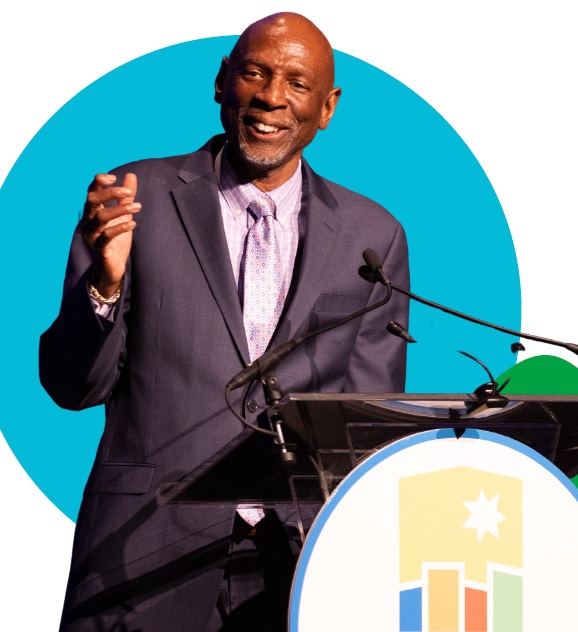  Geoffrey Canada speaks at a podium